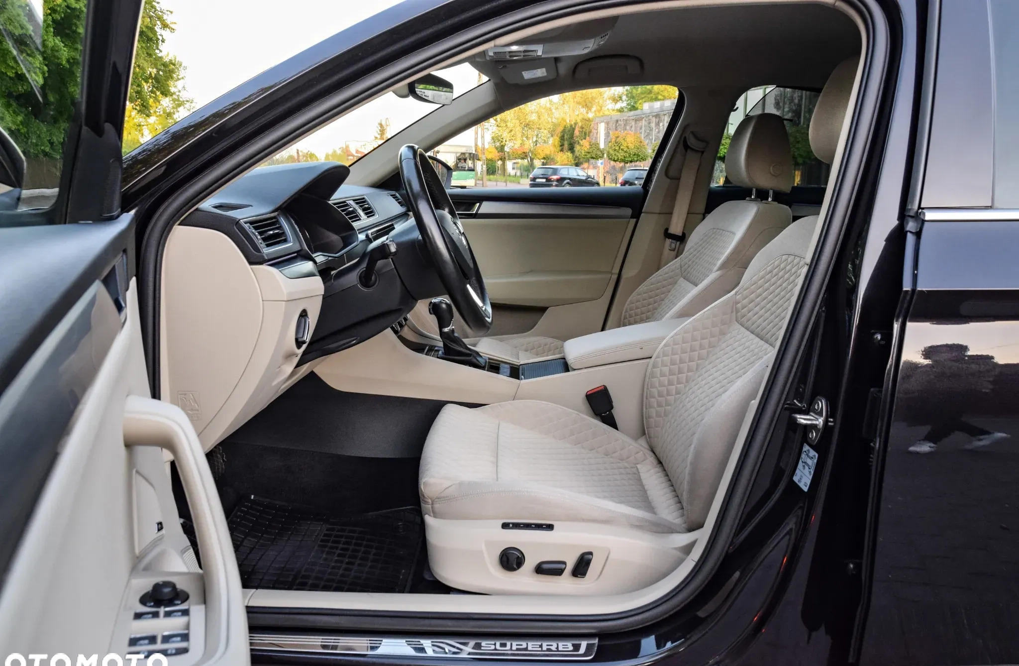Skoda Superb cena 84900 przebieg: 200000, rok produkcji 2018 z Sochaczew małe 742